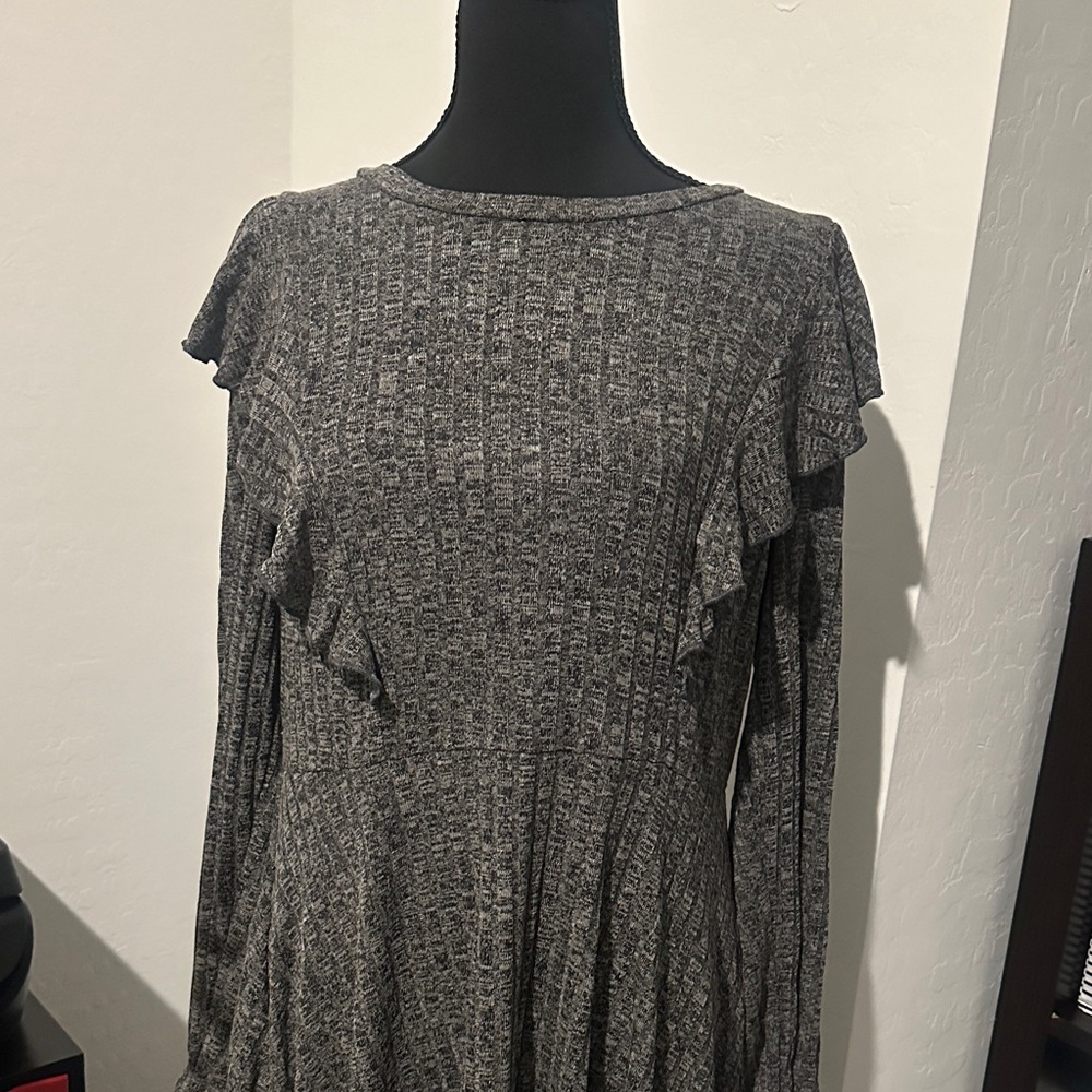 Elegant Gray Knit Dress - Picture 5 of 7